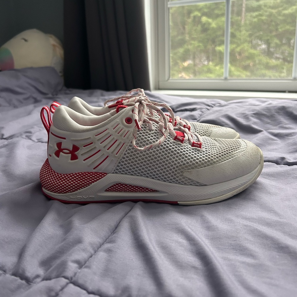 Under Armour Girl’s Volleyball Shoes, great condition, size 8.